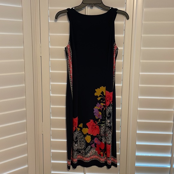 Roz&Ali Navy Blue sleeveless dress. Like new. Beautiful floral design - Picture 4 of 6